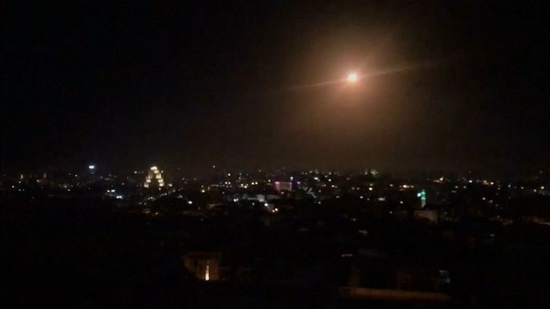 Při izraelském raketovém útoku na západě Sýrie zemřel jeden člověk